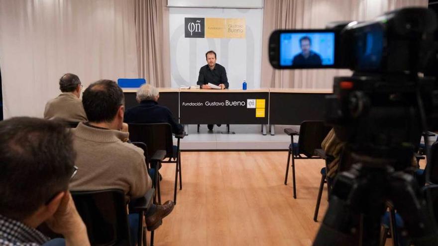 Pedro Insua, durante su conferencia de ayer en la Fundación Gustavo Bueno.