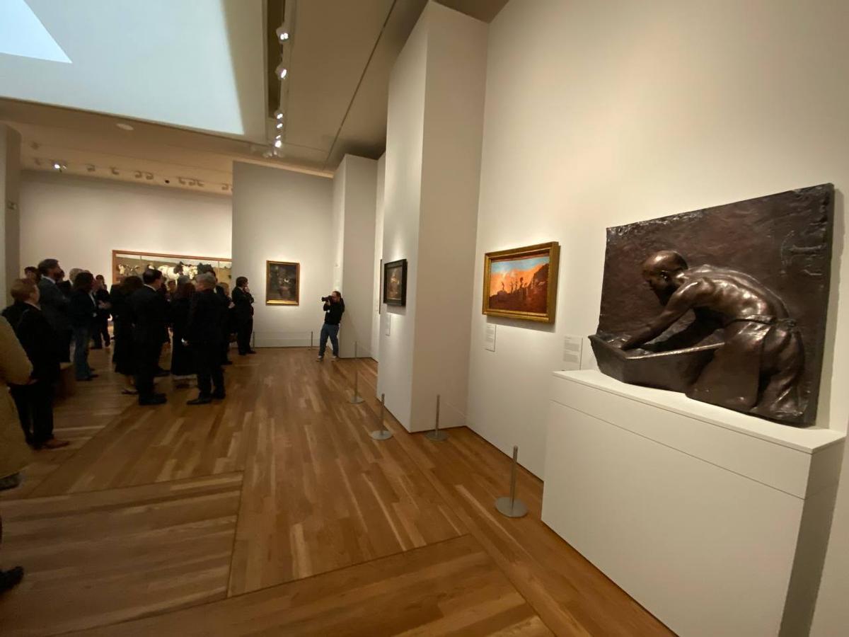 La escultura de bronce 'En la artesa', de Pablo Gargallo, en la exposición del Museo del Prado.