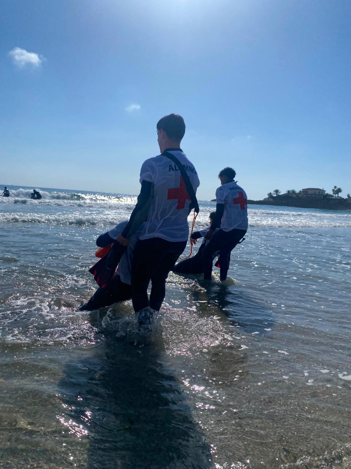 Entrenamiento de socorristas de de Cruz Roja para el servicio que presta en Xàbia