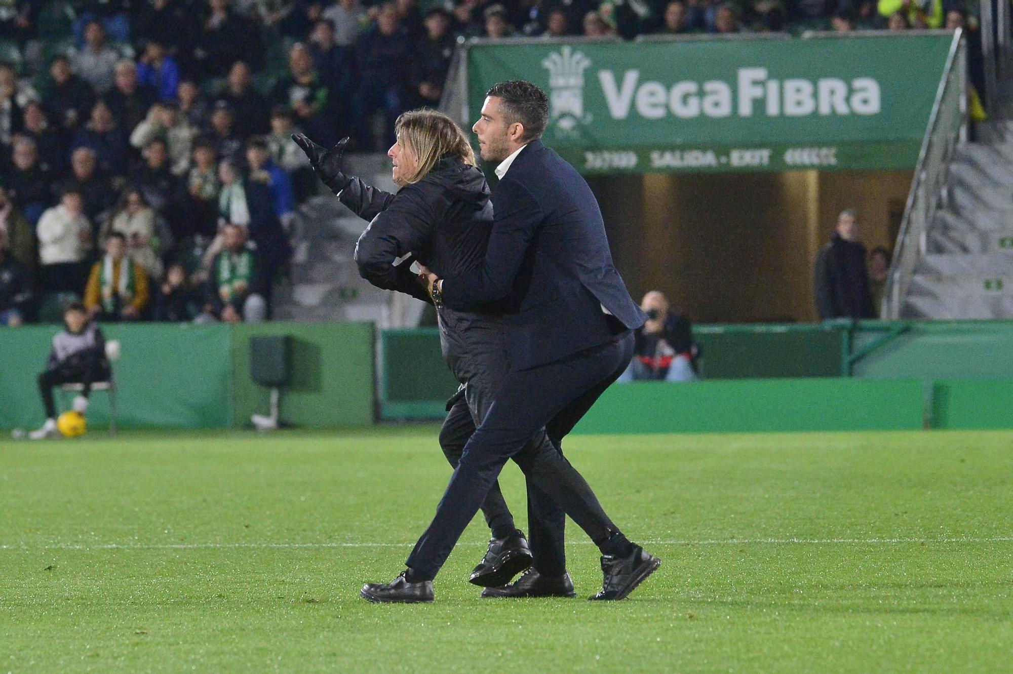 El Elche choca contra una muralla