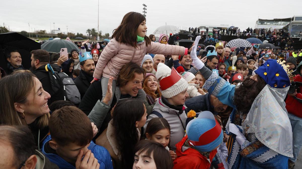 Los Reyes Magos llegan al puerto de València para dar comienzo a la cabalgata