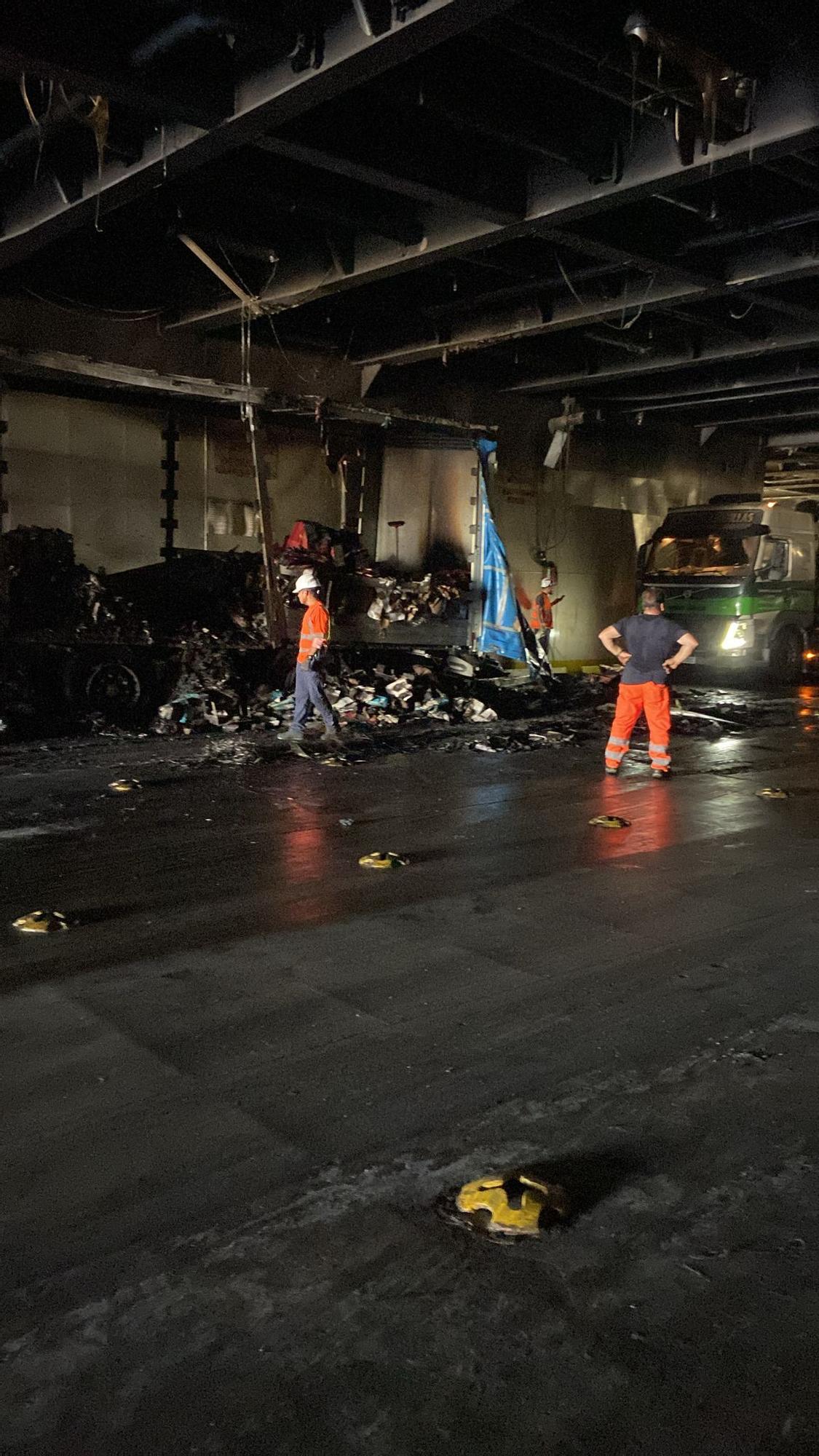 Cómo han quedado las bodegas del Tenacia, el ferri que sufrió un incendio en los motores