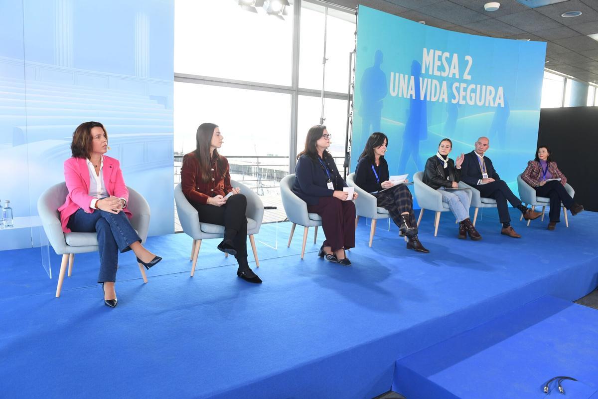 Ponentes en la segunda mesa de la Interparlamentaria del PP