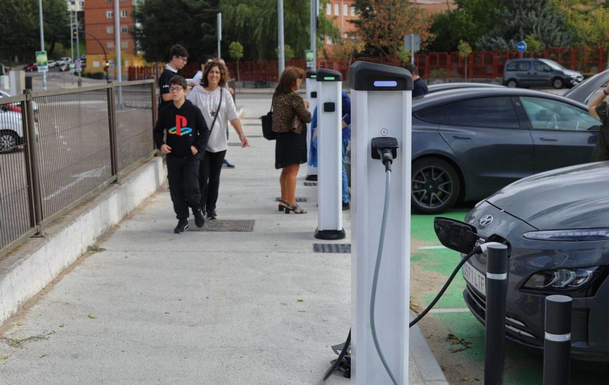 Puntos de carga de vehículos eléctricos de la calle Villapando.