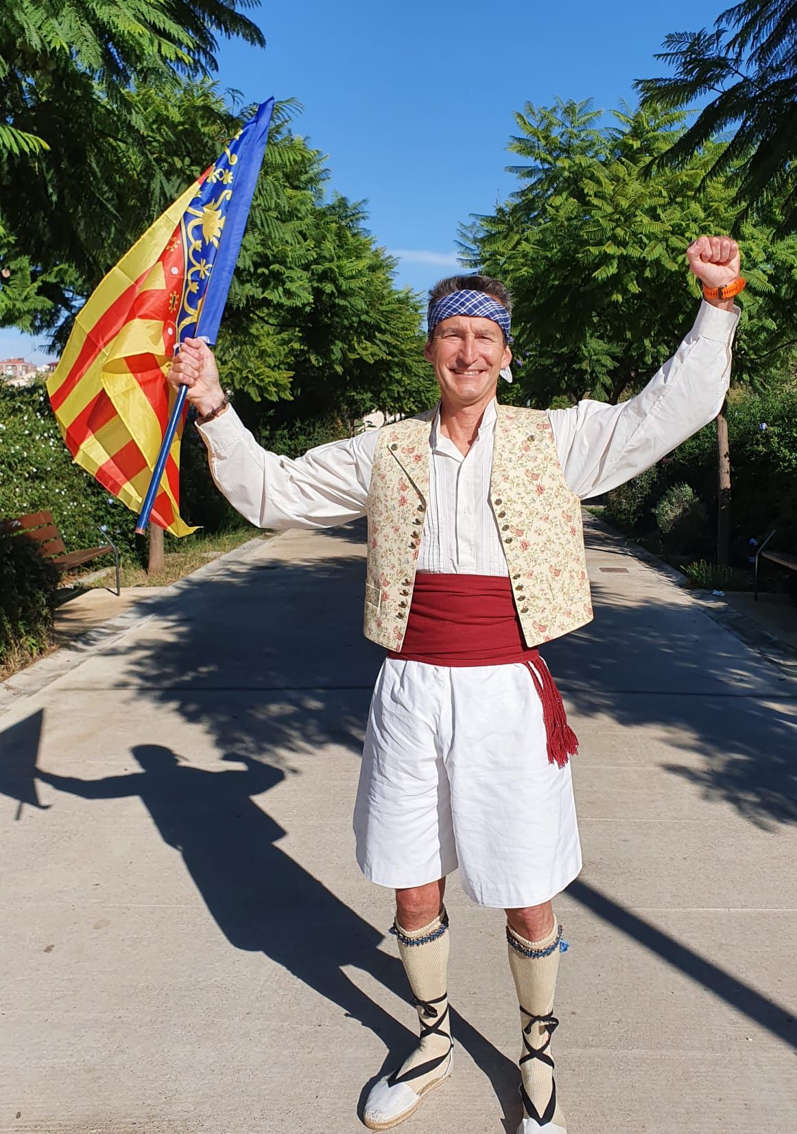 Un fallero correrá el Maratón de València con "saragüell" como homenaje a  la fiesta