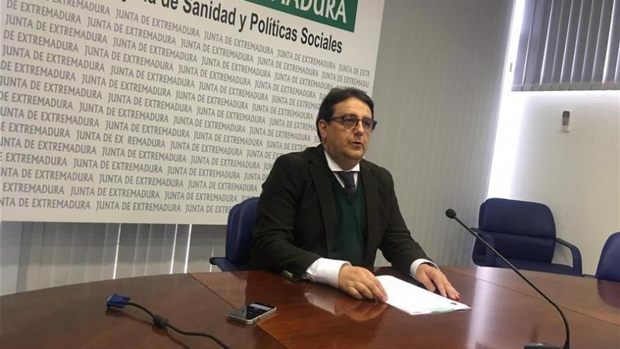 Extremadura buscará resquicios legales para mantener la sanidad a los extranjeros irregulares