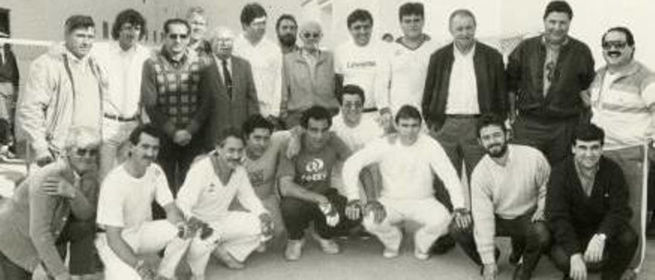 Exjugadores del Valencia CF y pelotaris, en Pelayo.