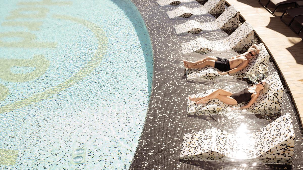 Una de las piscinas del hotel