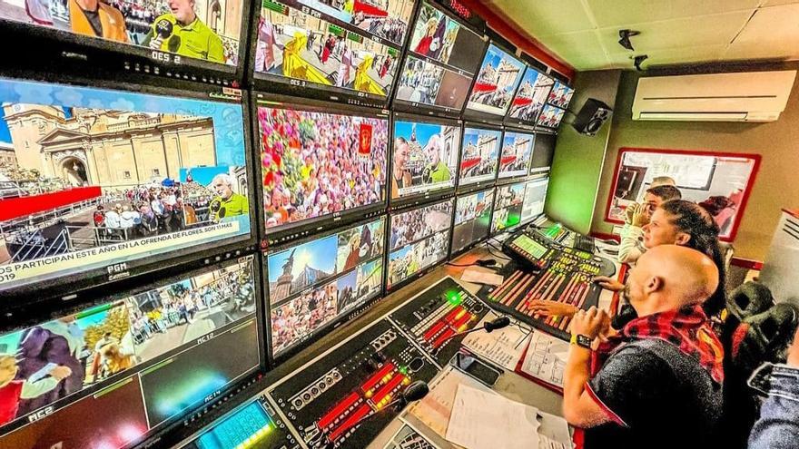 La sala de control de Aragón TV en el especial dedicado a la Ofrenda de flores.