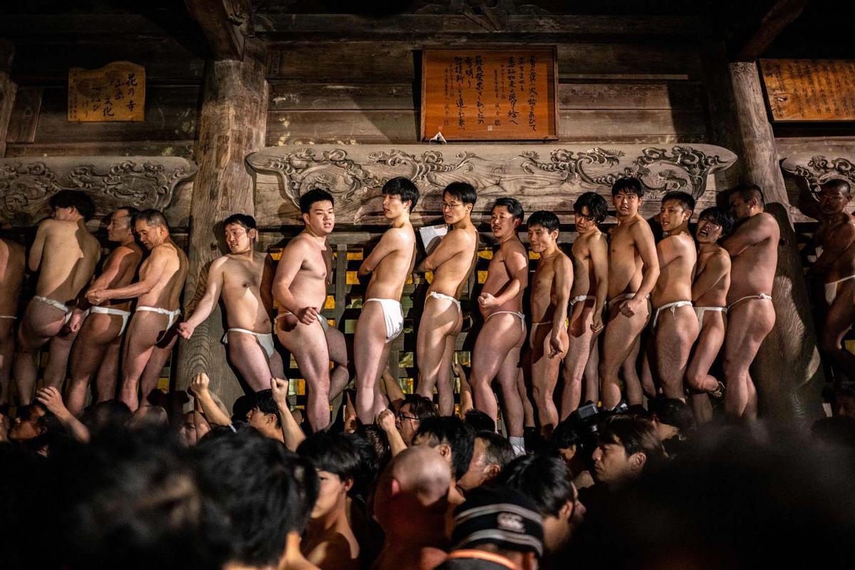 Ritual Sominsai, ampliamente considerado como uno de los festivales más extraños de Japón