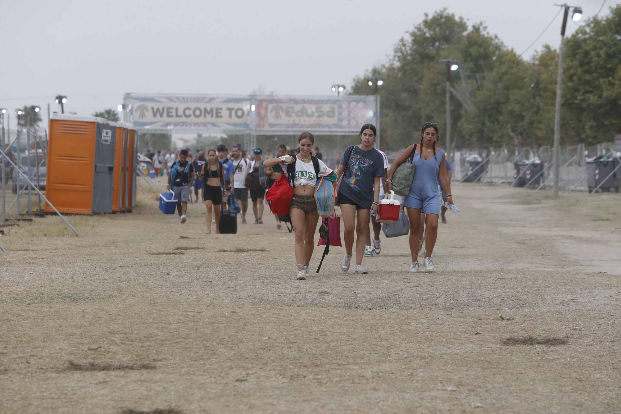 Los acampados en el Medusa comienzan a abandonar Cullera