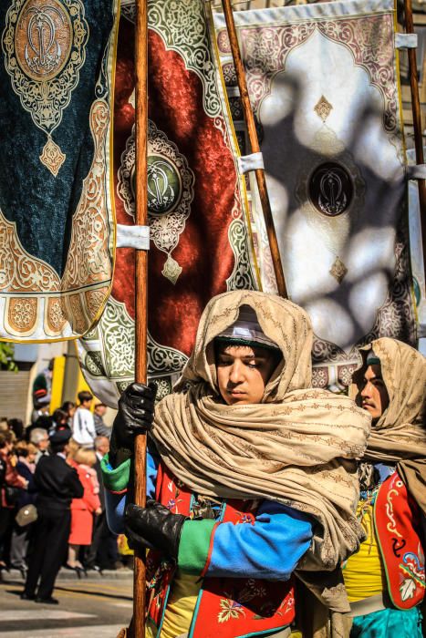 La procesión de la reliquia es uno de los actos que más agradan a los alcoyanos en el día dedicado al patrón San Jorge.