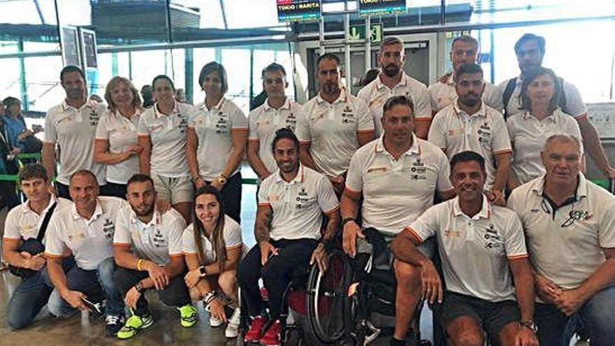 Carlos Arévalo, arriba tercero por la derecha, con la selección española que viajó a Tokio.