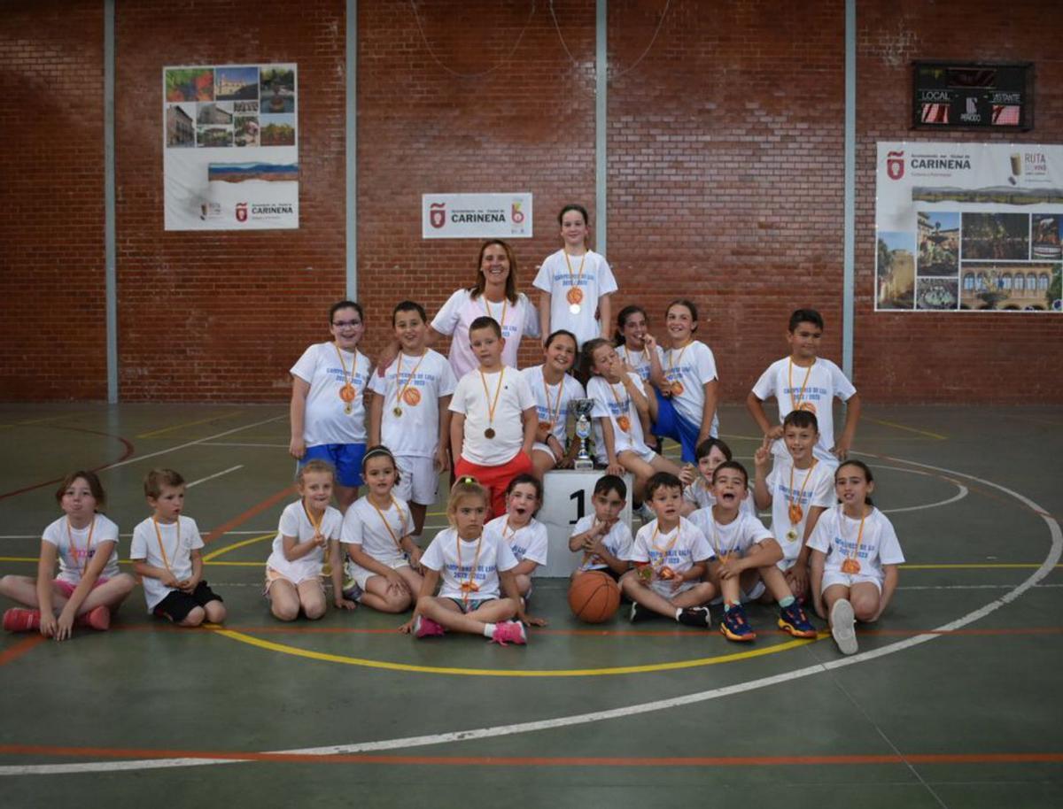 El equipo benjamín mixto de baloncesto es campeón de liga.  | SERVICIO ESPECIAL