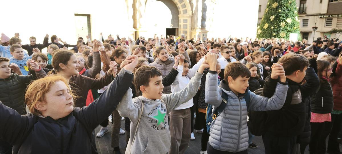 A l'acte van participar alumnes del Centre d'Educació Especial del Baix Maestrat i alumnes d'Educació Primària de Vinaròs.