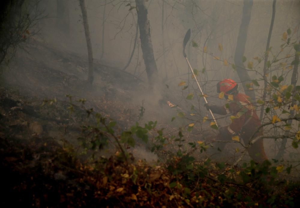 El fuego no da tregua en Degaña