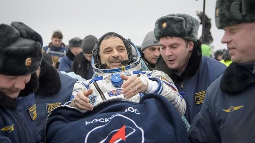 Los astronautas Kelly y Kornienko regresan a la Tierra poniendo fin a su año en el espacio