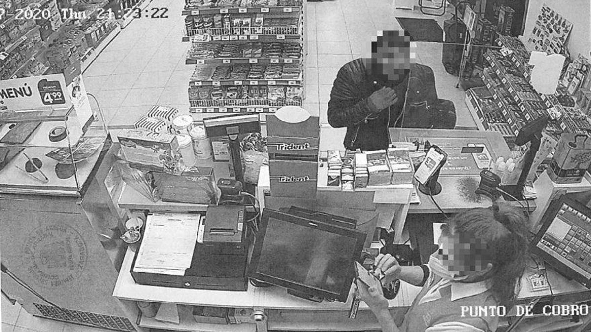 El delincuente pudo ser identificado gracias a las cámaras de seguridad de un establecimiento. / SERVICIO ESPECIAL