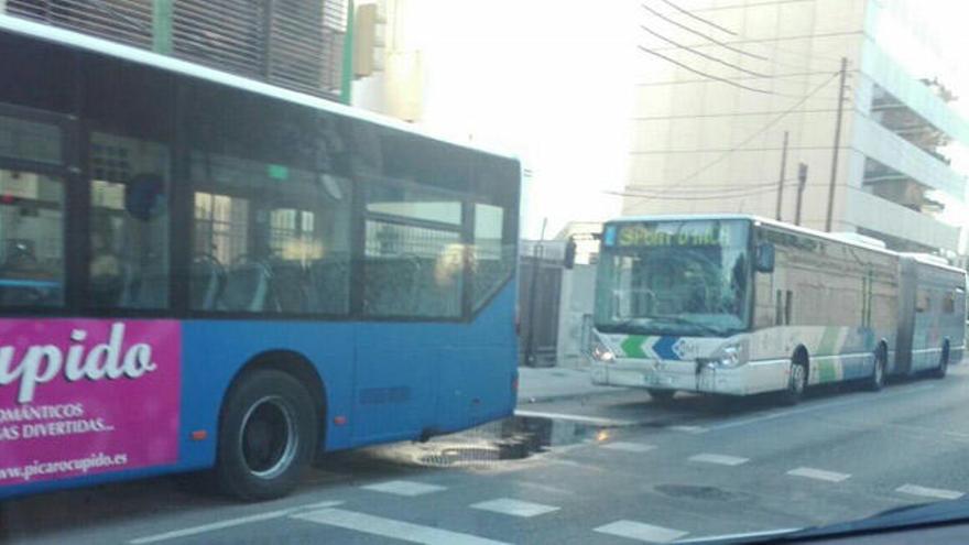 Imagen de los dos autobuses que han colisionado esta tarde en Palma