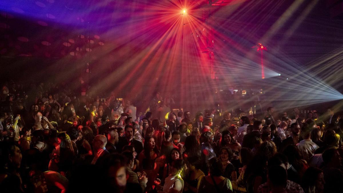 Una fiesta de Nochevieja en la sala Florida Park.