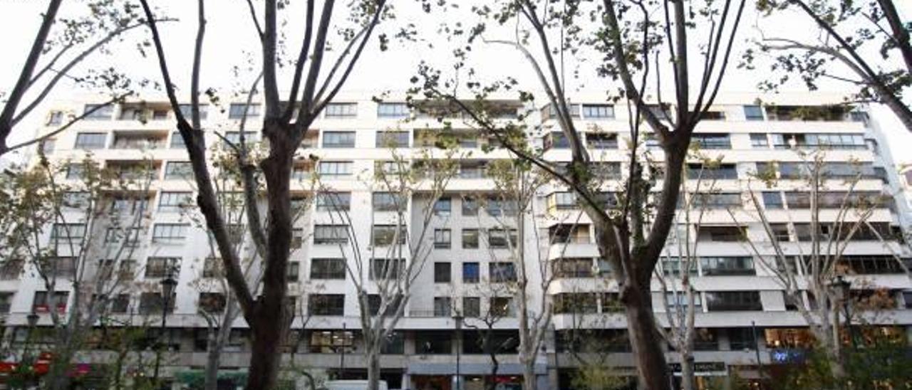 Edificios de viviendas en la Gran Vía Marqués del Turia de València.