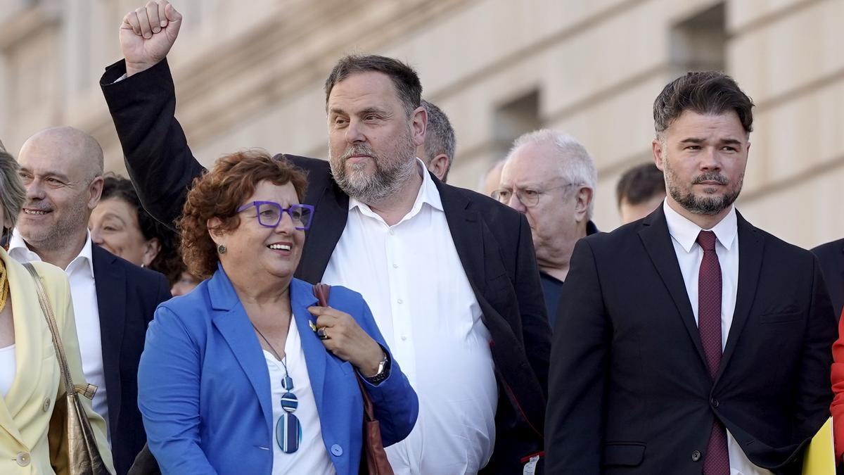 Dolors Bassa, Oriol Junqueras y Gabriel Rufián el día que se aprobó la amnistía.