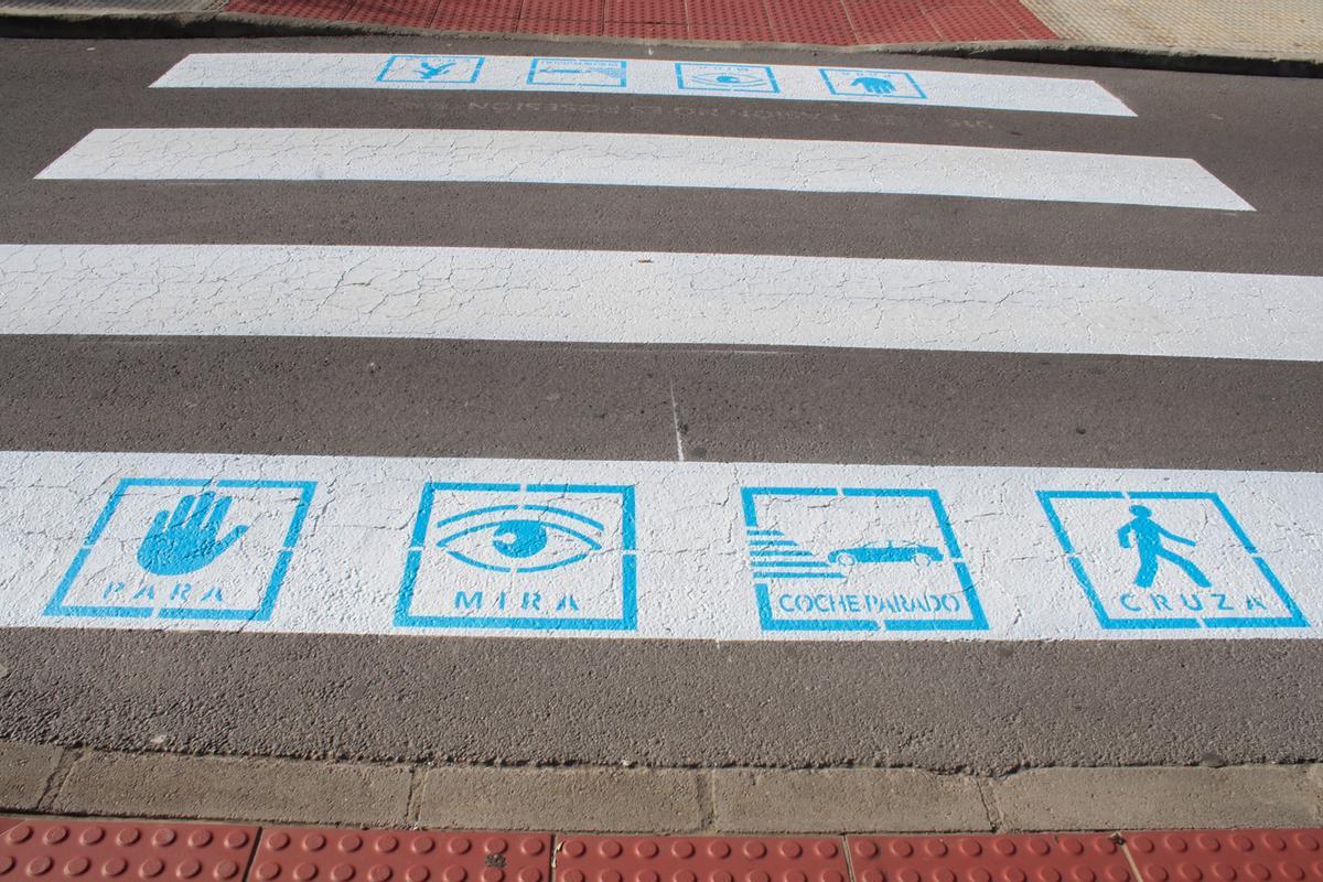 Paso de peatones con pictogramas en Onda.