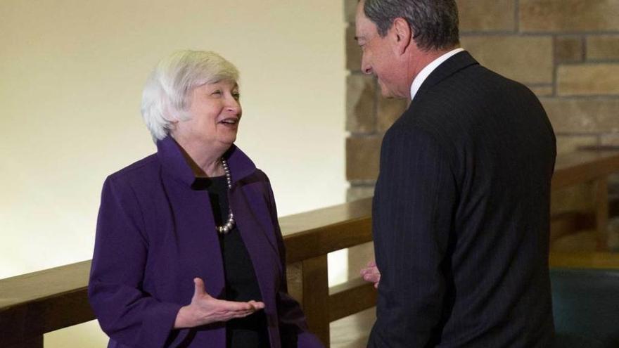 Janet Yellen, presidenta de la Fed, durante un encuentro con Draghi (BCE).