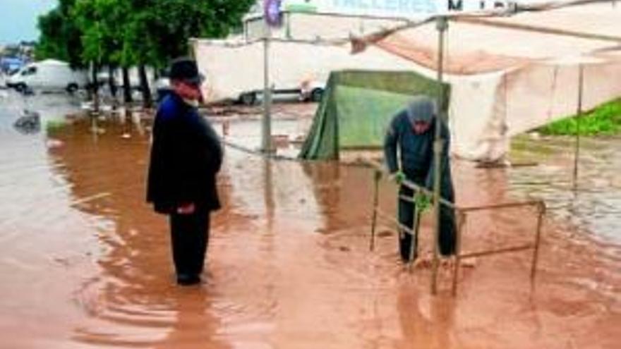 Calles anegadas por un temporal que continuará hasta el martes