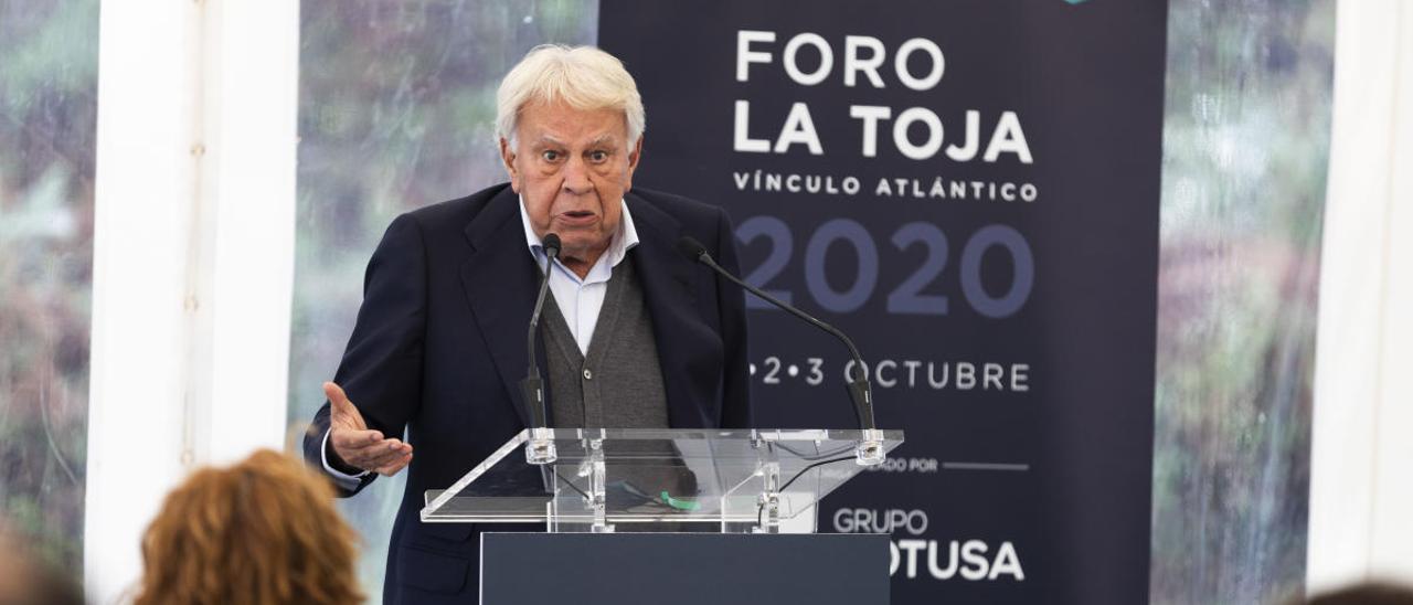 El expresidente del Gobierno, Felipe González, durante su intervención en la segunda jornada del Foro La Toja.