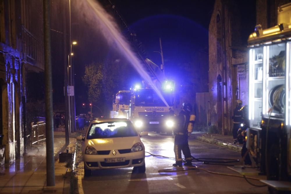 Un fuego destruye el chalé de los García Pola, uno de los tesoros indianos de Avilés.