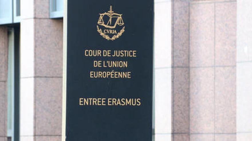 El cartell del Tribunal de Justícia de la UE (TJUE) a Luxemburg, l&#039;1 de juliol de 2019