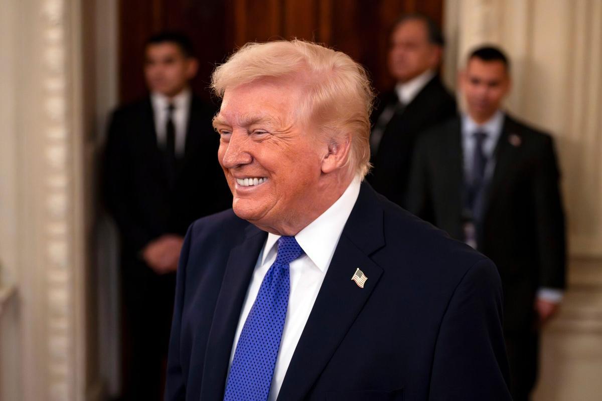 El presidente de Estados Unidos, Donald Trump, llega para un desayuno de trabajo con gobernadores en el Comedor de Estado de la Casa Blanca en Washington, DC, EE. UU.20/02/2026