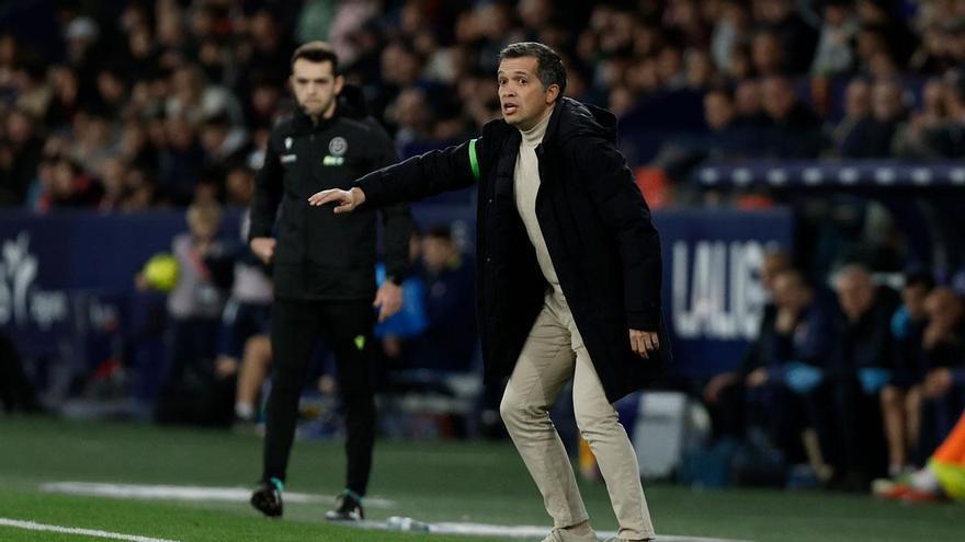 Luís Castro: "No celebramos el empate, jugamos para ganar"