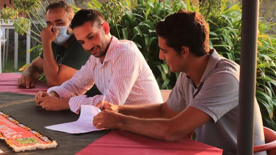 El presidente del Novás, Andrés Senra, y Yago Santomé.