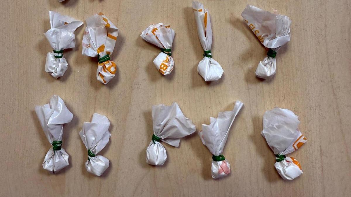 Parte de la droga incautada a los ahora detenidos.