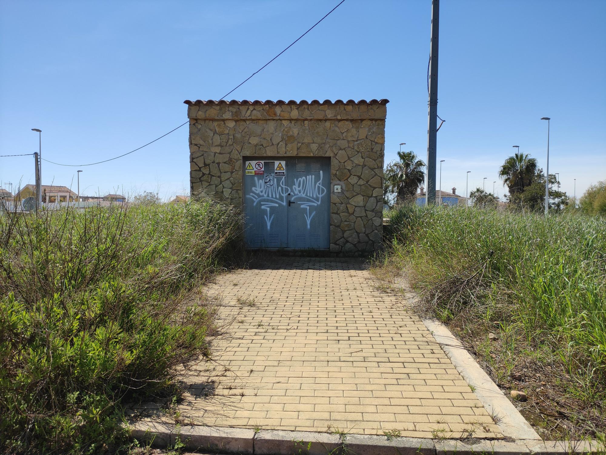 El PAI Belcaire Sur de Moncofa, una urbanización abandonada y habitada solo por la maleza