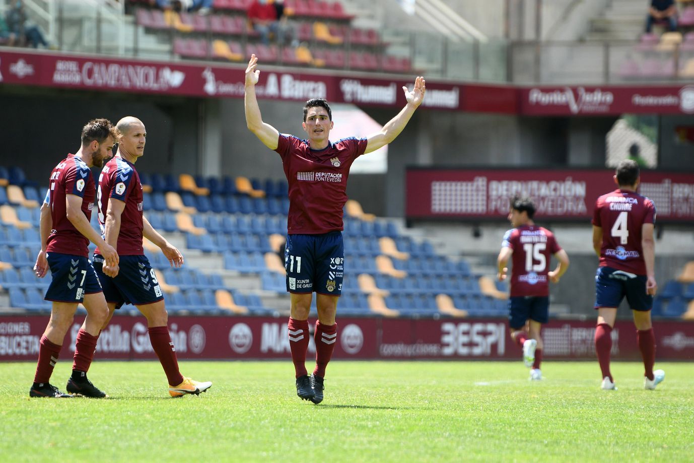 La emocionante permanencia del Pontevedra: goles y lágrimas en Pasarón