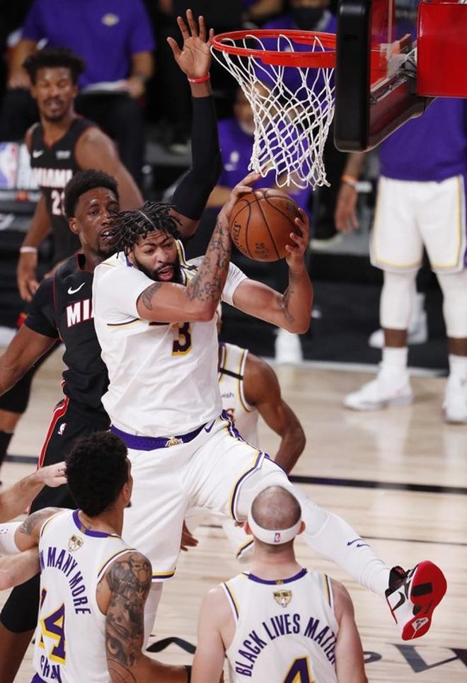 Los Ángeles Lakers se proclaman campeones de la NBA 2020 tras destrozar a los Miami Heat (106-93) en el sexto partido de las finales NBA. Conquistan así el 17º anillo de la historia de la franquicia.