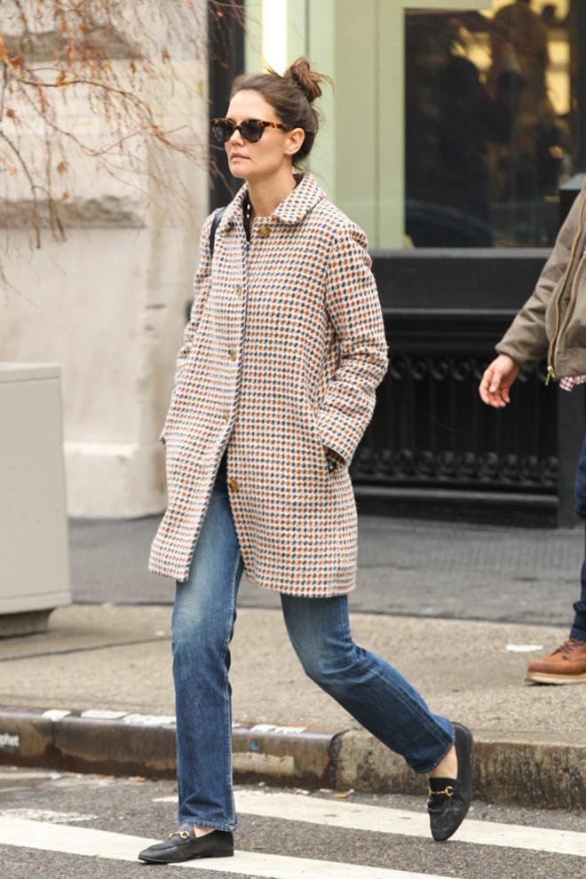 Katie Holmes y su abrigo de cuadros preferido