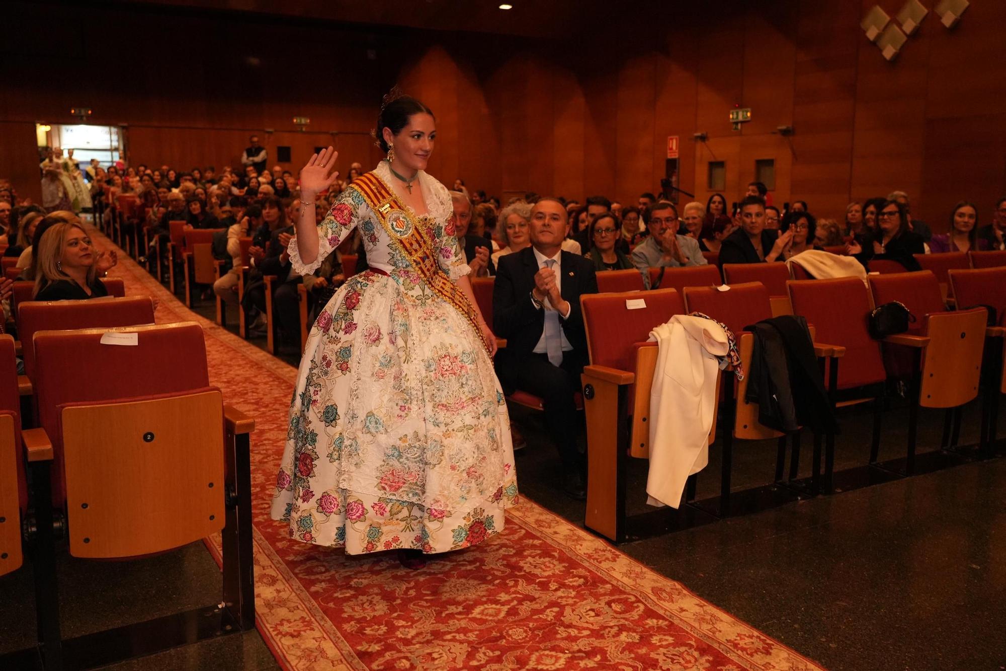 El homenaje a la reina de las fiestas de Vila-real del 2023, Gracia Gumbau, y su corte de honor, en imágenes