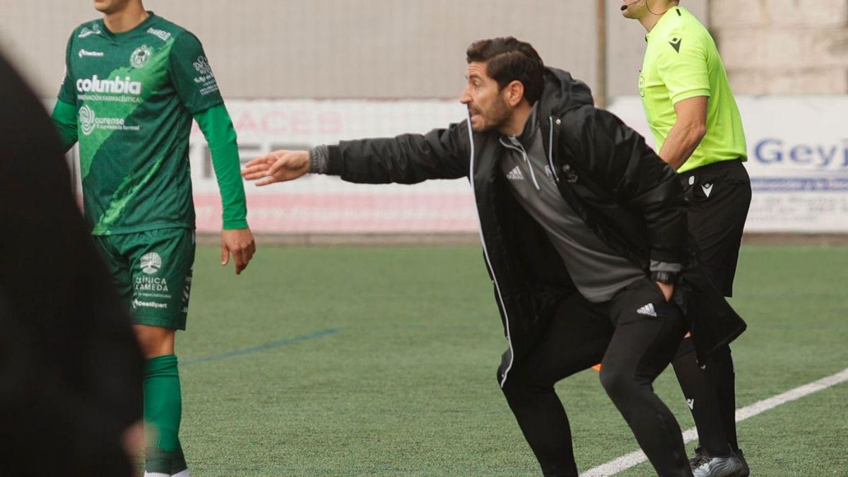 Javi Vázquez, durante un partido con el Langreo. | Miki López