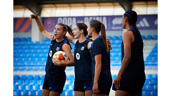 Patri y Aitana durante el entrenamiento previo a la final de la Copa de la Reina
