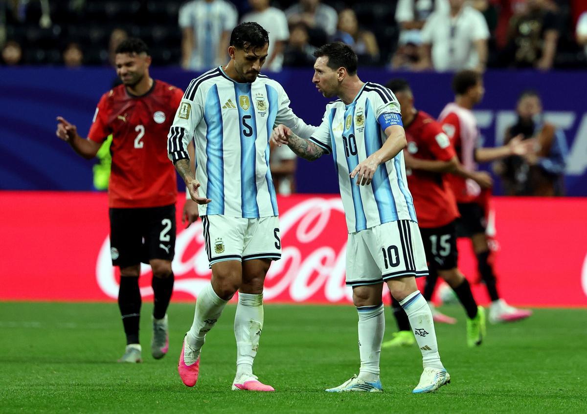 ATLANTA (United States), 07/07/2026.- Leandro Paredes of Argentina (L) and Lionel Messi of Argentina during the FIFA World Cup 2026 Round of 16 match Argentina against Egypt, in Atlanta, USA, 07 July 2026. (Egipto) EFE/EPA/CRISTOBAL HERRERA-ULASHKEVICH