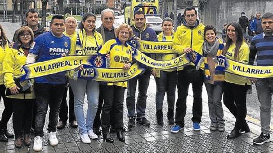 Mucho color amarillo en las gradas del estadio del Eibar