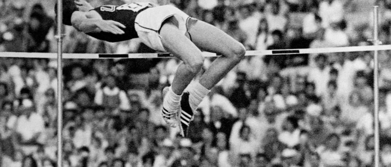 El saltador de altura Dick Fosbury en una imagen de archivo.