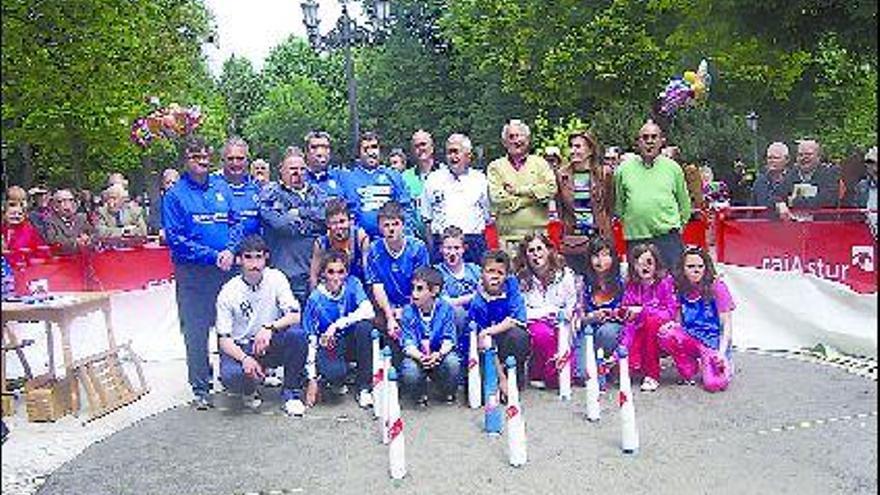 Formaciones de las selecciones senior e infantil participantes en el torneo de la Balesquida.