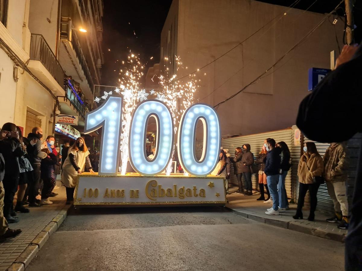 La Cabalgata de los Reyes Magos de Elda cumple un siglo en este año 2022.