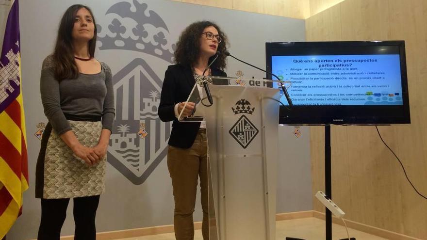 La directora general Marina Orell y la concejala Eva Frade presentaron ayer los presupuestos participativos.