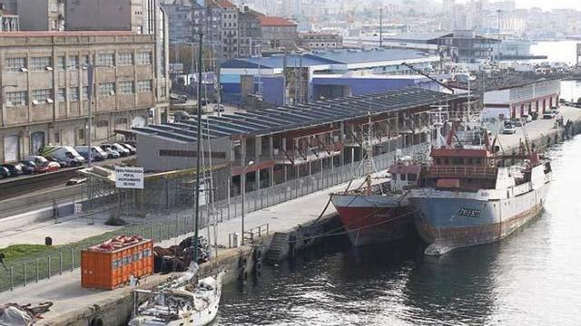 Estado actual de la antigua nave de rederos de O Berbés cuyas obras ordenó paralizar el Concello.  // Felipe Carnotto